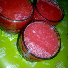 A picture of Fresh watermelon juice.