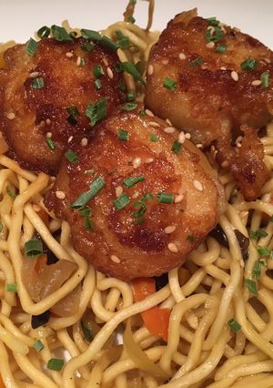 Une photo de Nouilles aux légumes et beignets de poisson 🐟