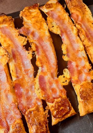 Sajtos-baconos leveles recept fotója