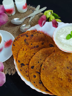થેપલા(Thepla Recipe in Gujarati) રેસીપી મુખ્ય ફોટો