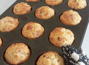 Una foto de Cupcakes salados de jamón, queso y cebolla de verdeo