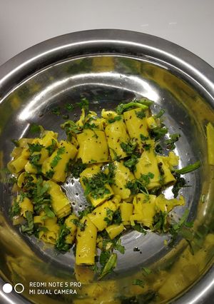 ખાંડવી/सुरळीची वडी(Khandavi Recipe In Gujarati) રેસીપી મુખ્ય ફોટો