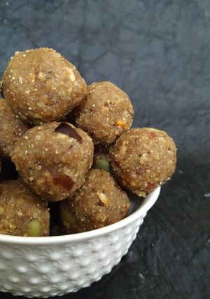 A picture of Protein laddoos.