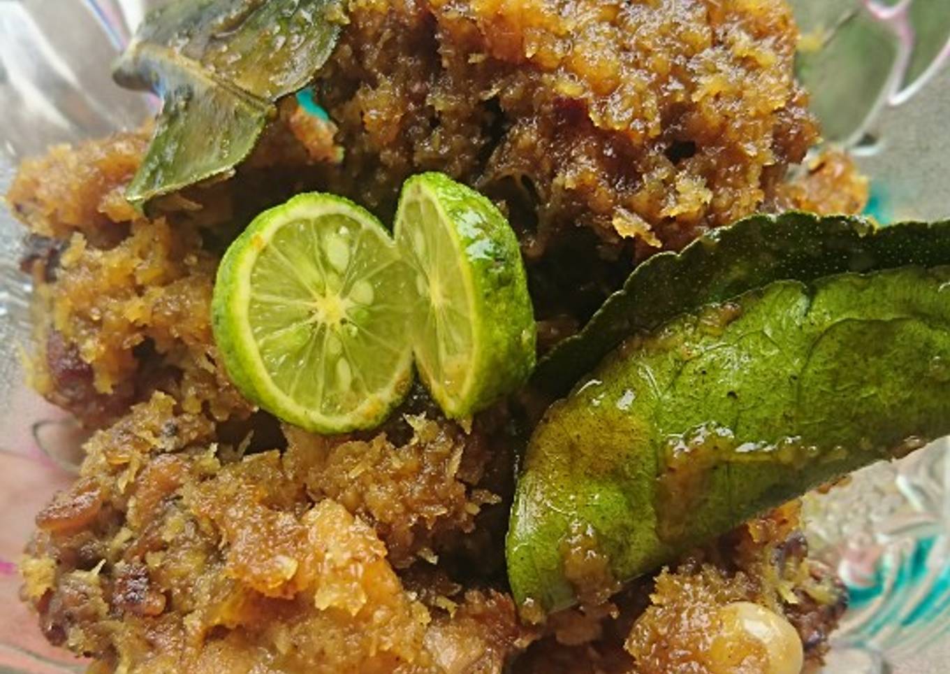 Bebek serundeng nyemek