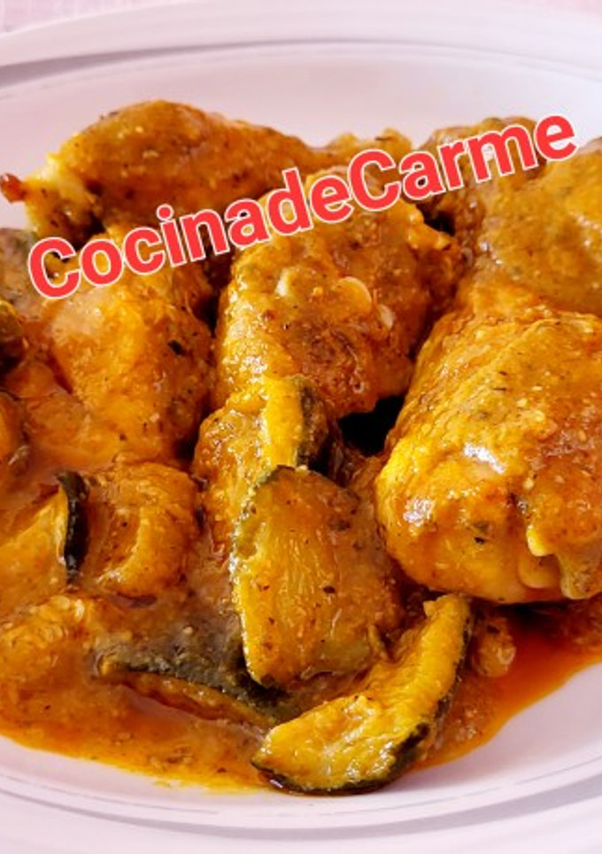 Una foto de Pollo en salsa con calabacín