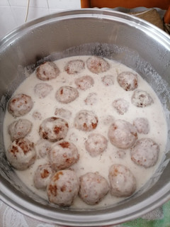 Una foto de Albóndigas de pollo en salsa de queso (Thermomix)