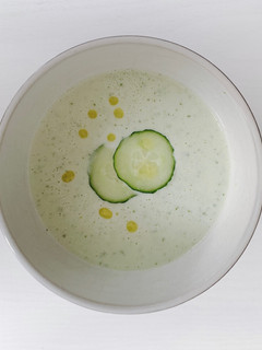 Una foto de Sopa fría de yogur y pepino