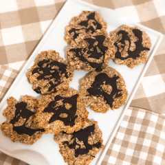 Una foto de Galletas healthy de plátano, avena y coco