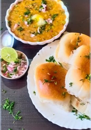 A picture of Pav bhaji.