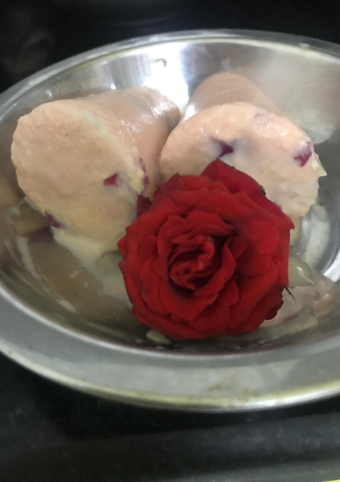रोज़ आइसक्रीम (Rose Icecream recipe in Hindi) रेसिपी मुख्य फोटो