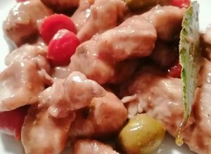 Foto di 🐔Pollo alla cacciatora con pomodorini, olive verdi e paprika🍅💚🌶️