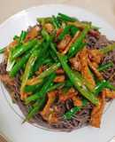 Bún gạo xào thịt nạc vai