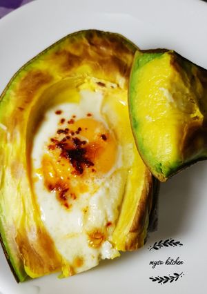 Hình của món Bơ nướng trứng.