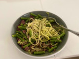 Comida Dieta: Pasta con ternera, vainas y aguacate