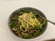 Una foto de vaina con carne