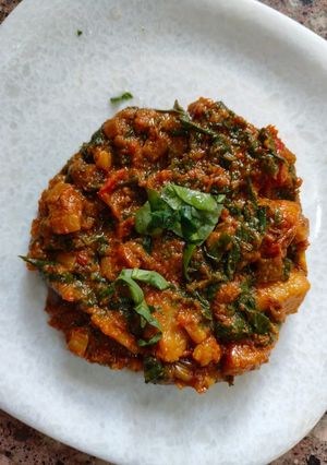 आलू पालक सब्ज़ी रेसिपी मुख्य फोटो