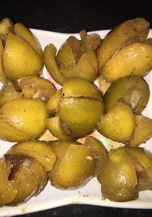A picture of Lemon pickle.