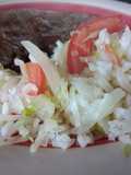 Ensalada tibia de arroz repollo tomate