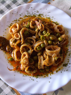 Una foto de Calamares en salsa