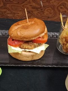 चीज़ बर्गर (cheese burger recipe in Hindi) रेसिपी मुख्य फोटो