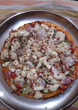 पिज़्ज़ा (Pizza recipe in Hindi) रेसिपी मुख्य फोटो