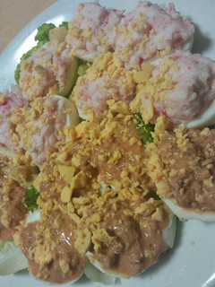 Una foto de Huevos rellenos de Bocas de Mar y otros de atún