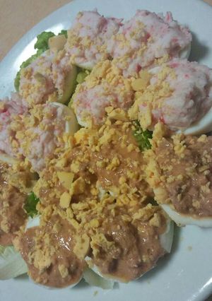 Una foto de Huevos rellenos de Bocas de Mar y otros de atún