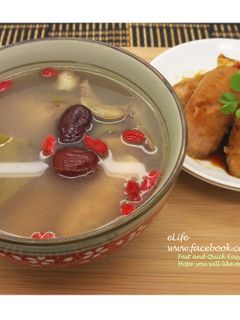 《超特別、清爽的》香蕉排骨/大骨湯 的食譜成品照片