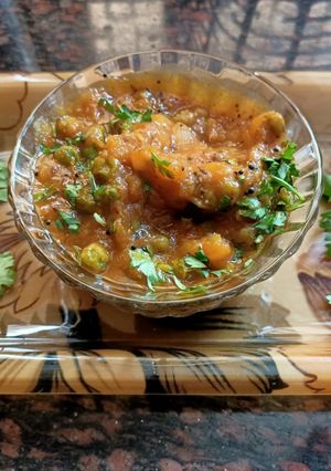 A picture of Shakarkand-Matar ki sabzi.