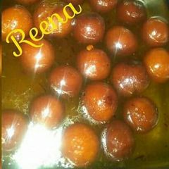 A picture of Gulab jamun.