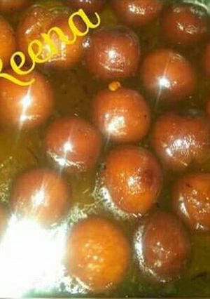 A picture of Gulab jamun.