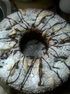 Una foto de Torta de banana en licuadora sin manteca con corazón de dulce de leche🍌