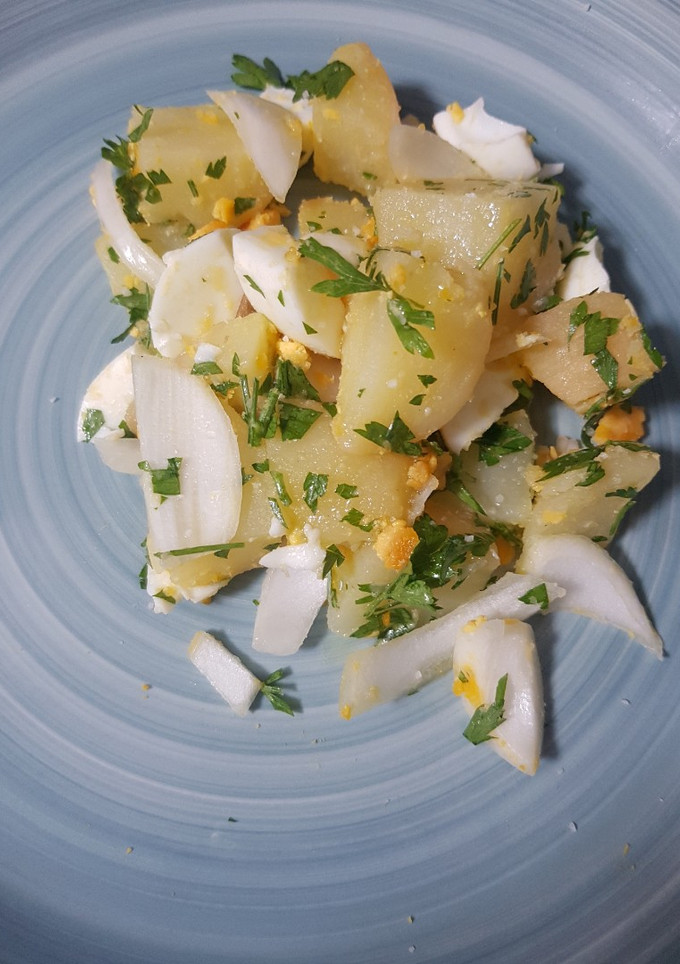 Una foto de 🥔 Papas aliñadas 🥚🧅