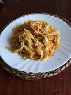 Una foto de Nidos de Tagliatelle con verduras jamón y nata