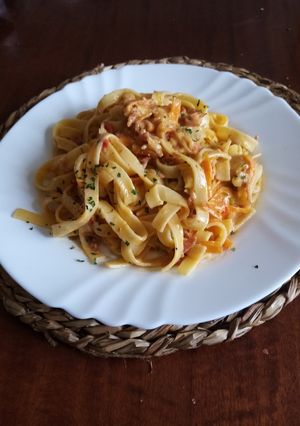 Foto principal de Nidos de Tagliatelle con verduras jamón y nata