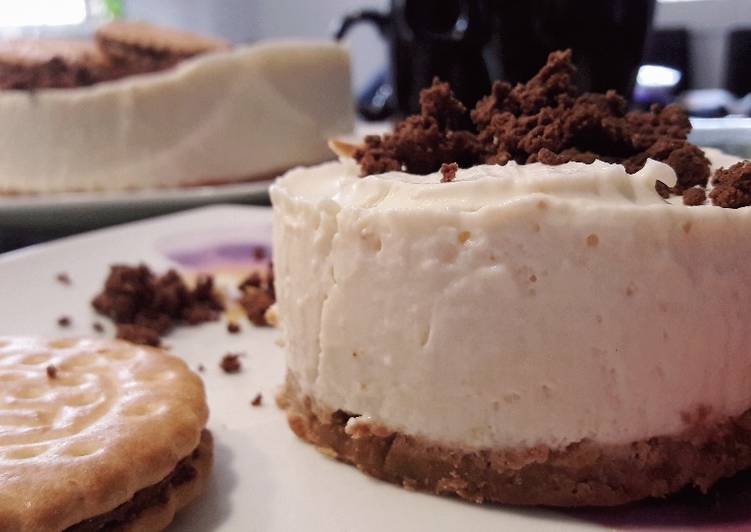 Tarta mousse de galletas Príncipe y té con leche