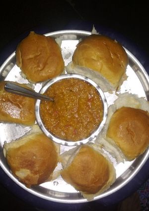 पाव भाजी (Pav Bhaji Recipe in Hindi) रेसिपी मुख्य फोटो