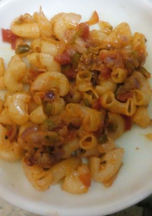 A picture of Simple macroni for kids lunch box.
