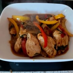 A picture of My Chilli Garlic Chicken with Sweet Peppers, Spinach + Onion 😍.