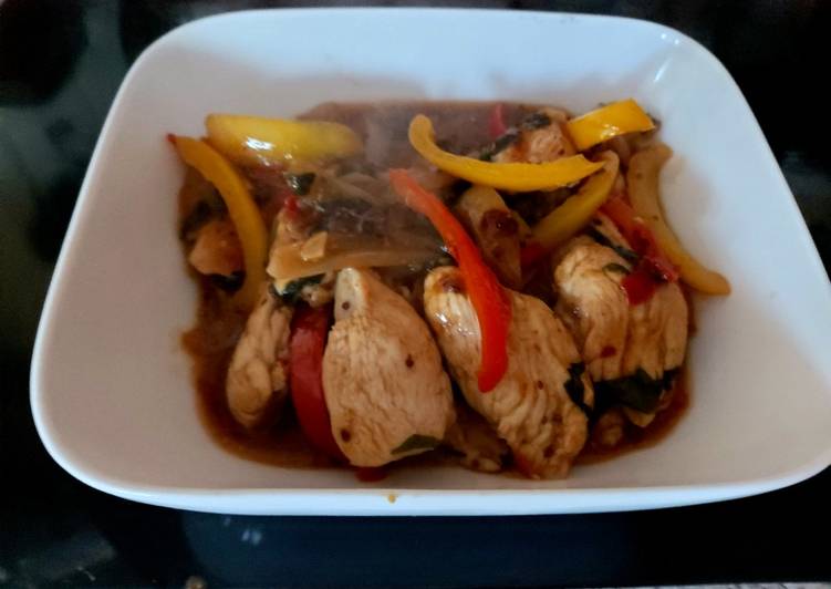 Simple Way to Prepare Speedy My Chilli Garlic Chicken with Sweet Peppers, Spinach + Onion 😍
