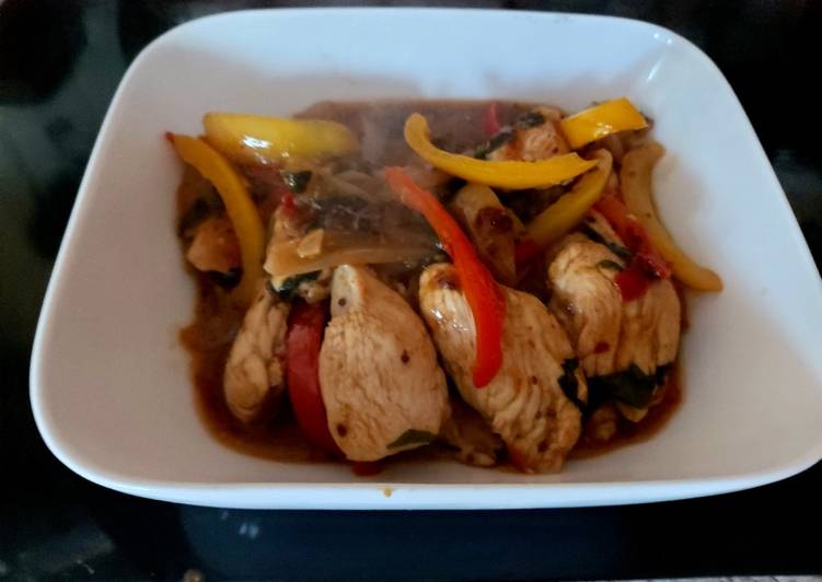 My Chilli Garlic Chicken with Sweet Peppers, Spinach + Onion ๐