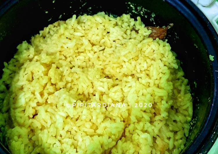 04. Nasi Kuning Rice Cooker