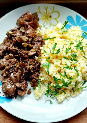 O poză a rețetei Ficăței la cuptor și cous-cous cu unt.