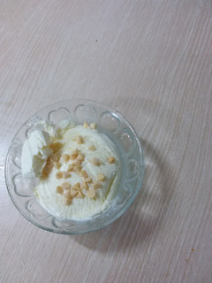 A picture of Homemade vanilla ice cream#author marathon.