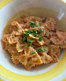 Pasta con rucola, crema di fagioli e pomodori secchi