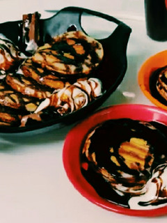 पैन केक विद आइसक्रीम (Pan cake with icecream recipe in Hindi) रेसिपी मुख्य फोटो