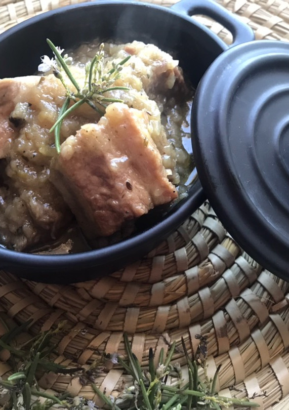 Una foto de Cazuelita de costillas al ron