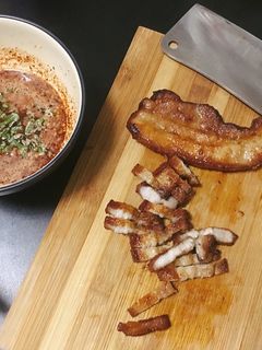 รูปของ 🐷หมูสามชั้นทอดน้ำปลา🐷🥓
