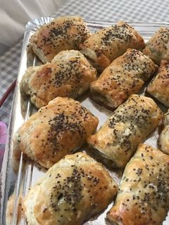 Una foto de Hojaldritos de acelgas silvestres y queso curado