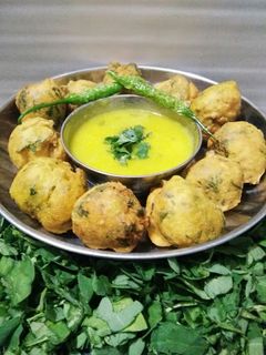મેથી ની ભાજી ના ગોટા (Methi Bhaji Gota Recipe In Gujarati) રેસીપી મુખ્ય ફોટો